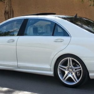 2009 White Mercedes Benz 500